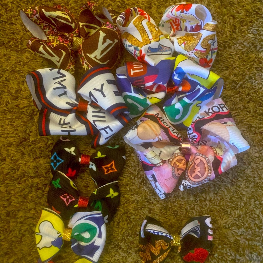 Fashionable kids hair bows entire lot
